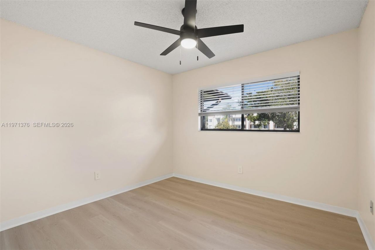 9446 S Belfort Cir, Unit 215, Tamarac, FL 33321 Photo