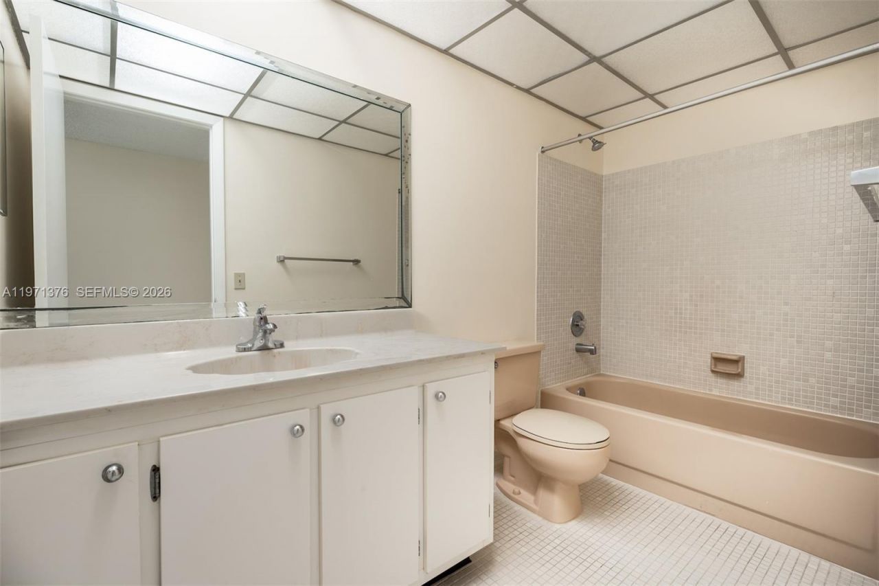 9446 S Belfort Cir, Unit 215, Tamarac, FL 33321 Photo