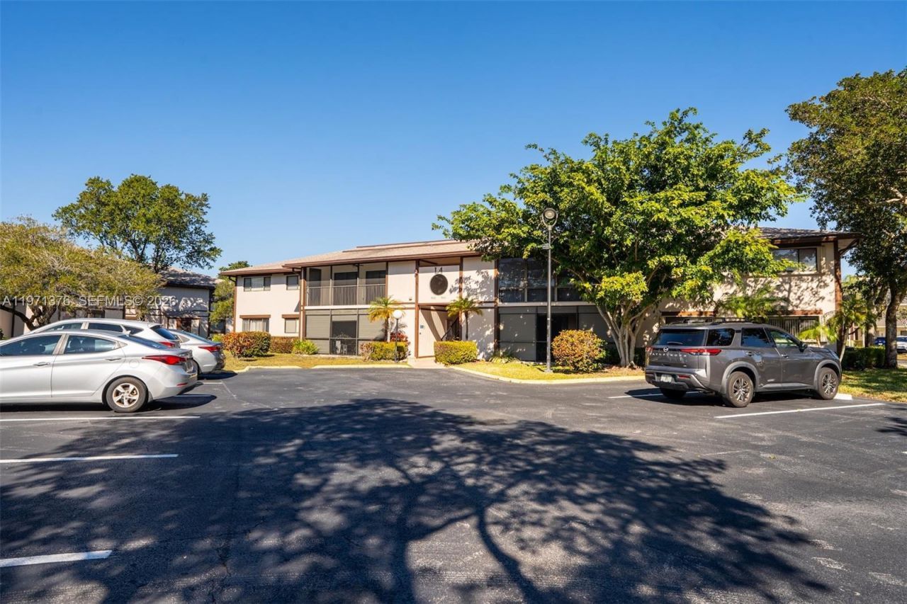 9446 S Belfort Cir, Unit 215, Tamarac, FL 33321 Photo