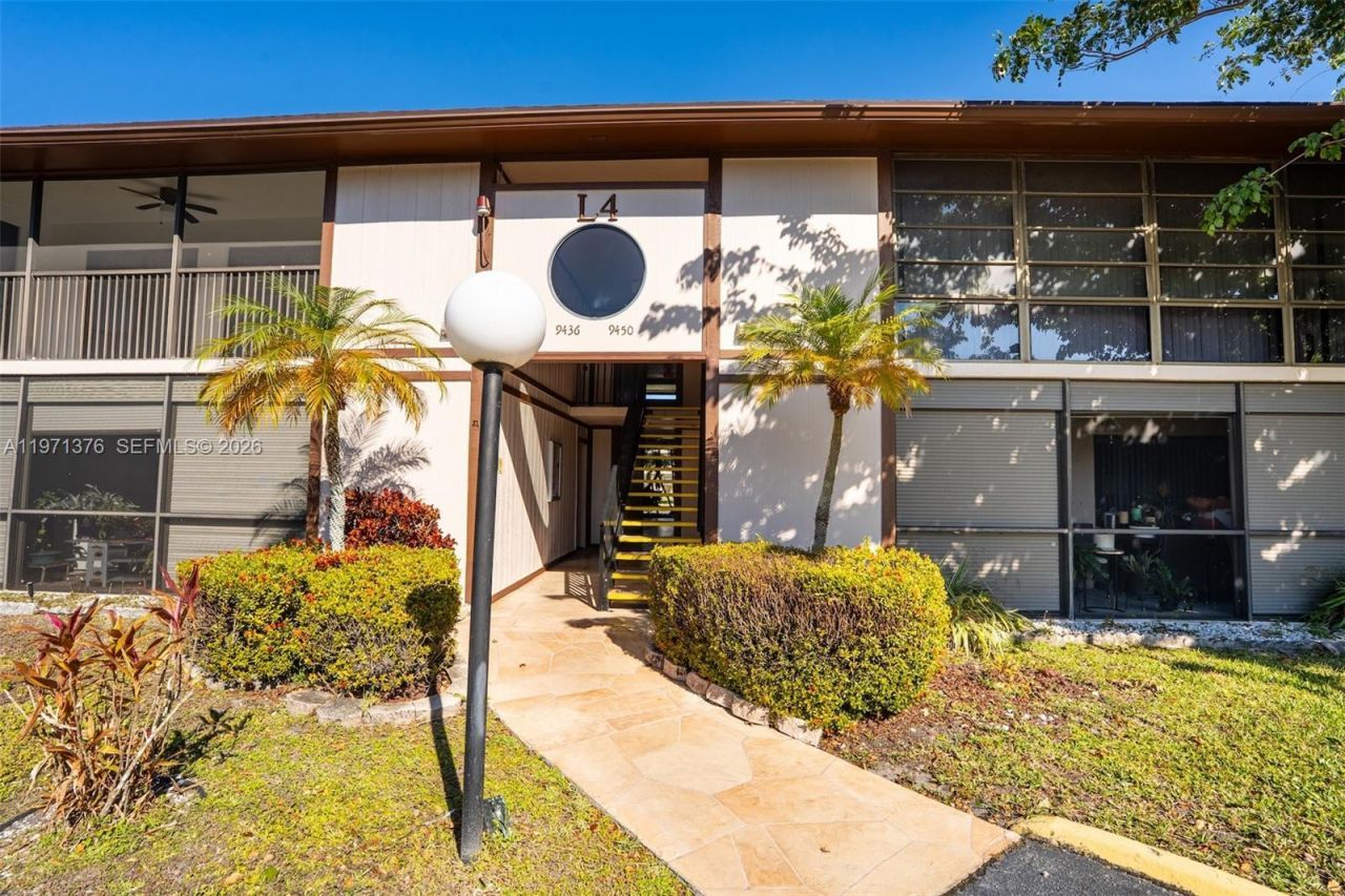 9446 S Belfort Cir, Unit 215, Tamarac, FL 33321 Photo