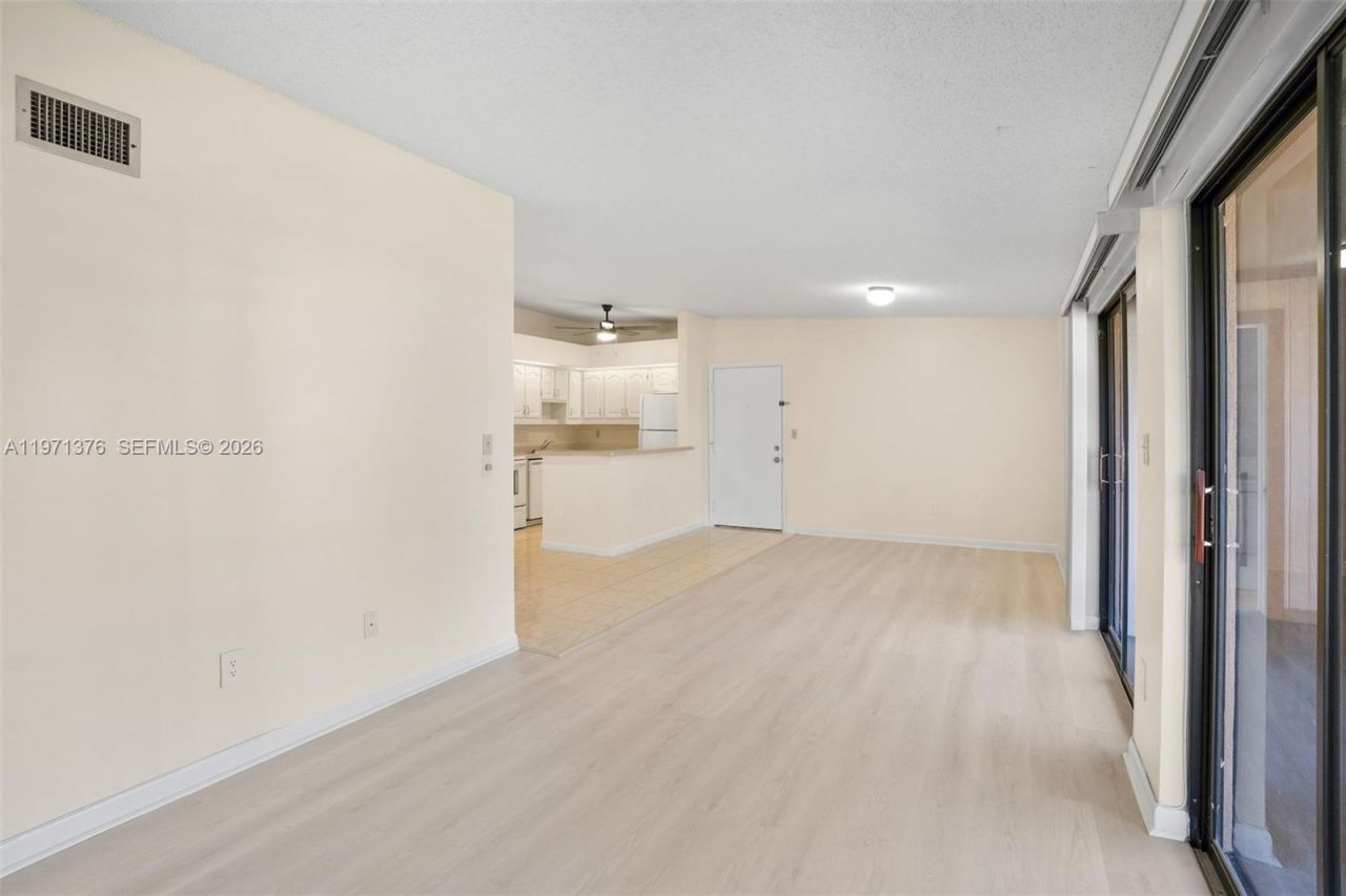 9446 S Belfort Cir, Unit 215, Tamarac, FL 33321 Photo