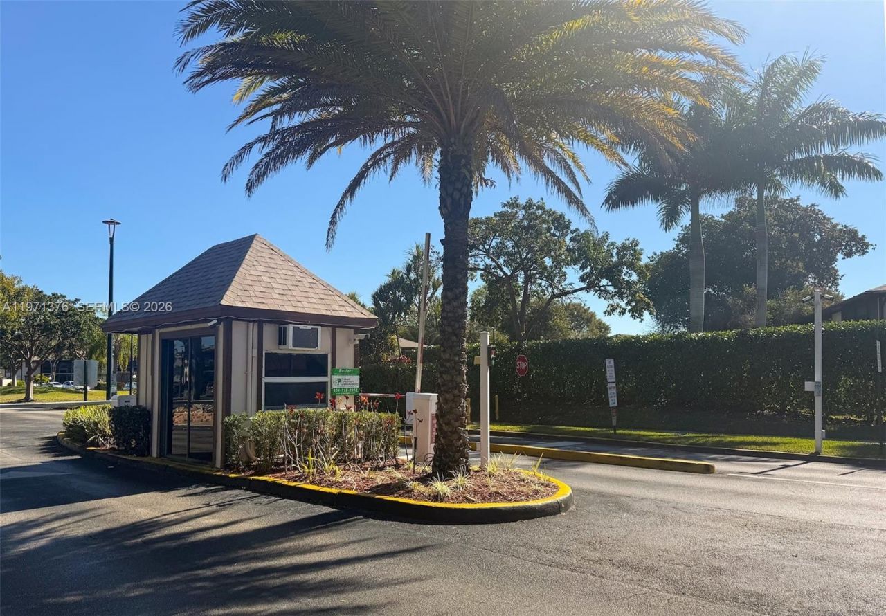 9446 S Belfort Cir, Unit 215, Tamarac, FL 33321 Photo