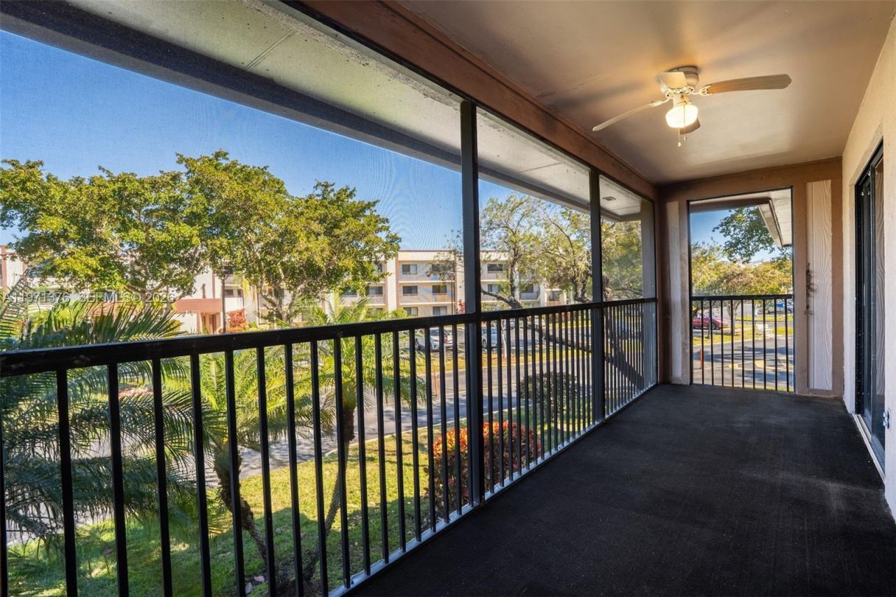 9446 S Belfort Cir, Unit 215, Tamarac, FL 33321 Photo