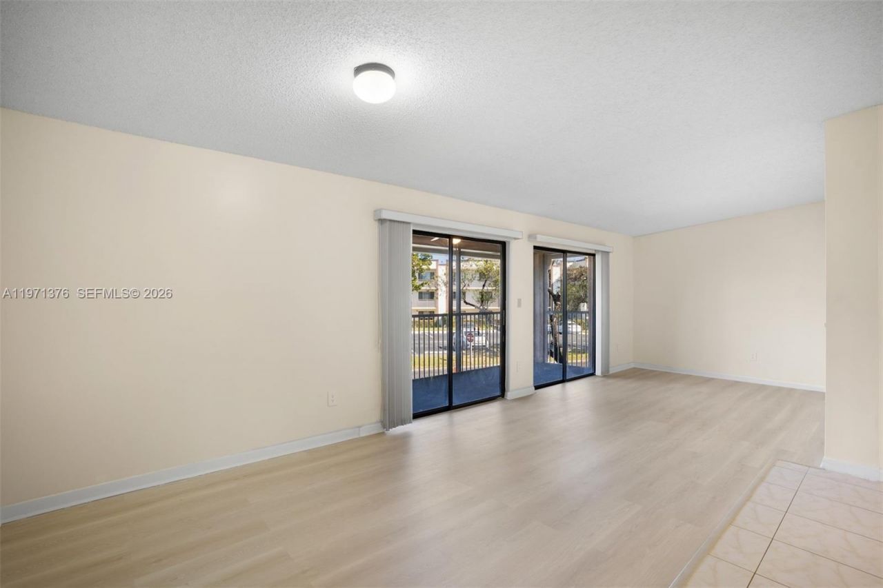 9446 S Belfort Cir, Unit 215, Tamarac, FL 33321 Photo