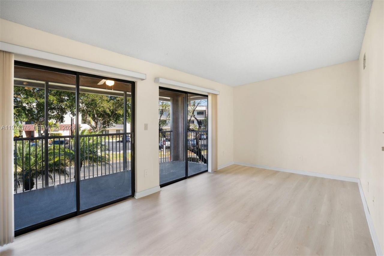 9446 S Belfort Cir, Unit 215, Tamarac, FL 33321 Photo