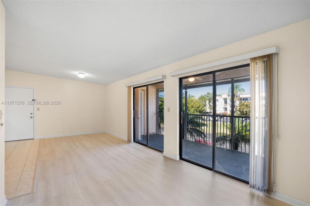 9446 S Belfort Cir, Unit 215, Tamarac, FL 33321 Photo