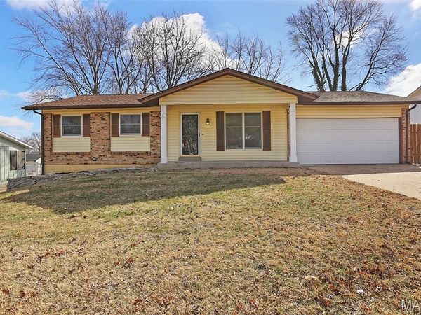 1126 Yorktown Drive, St Charles, MO 63303
