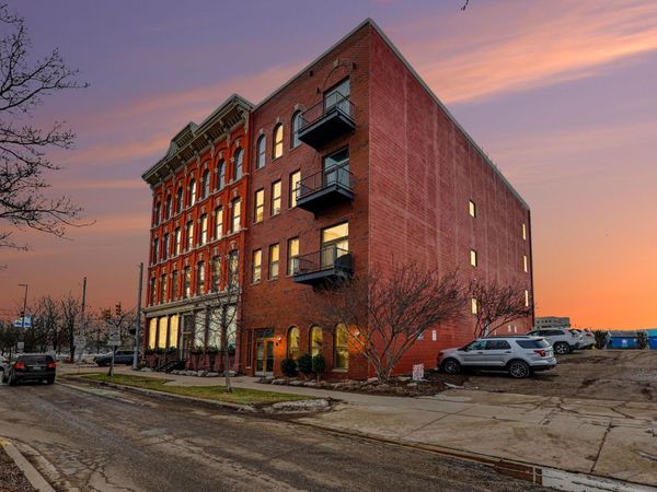 801 Monroe Avenue NW, Unit 105, Grand Rapids, MI 49503