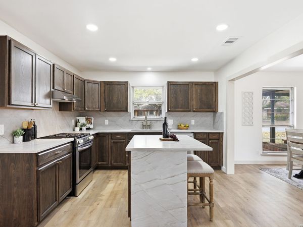 426 Zephyr, Windcrest, TX 78239