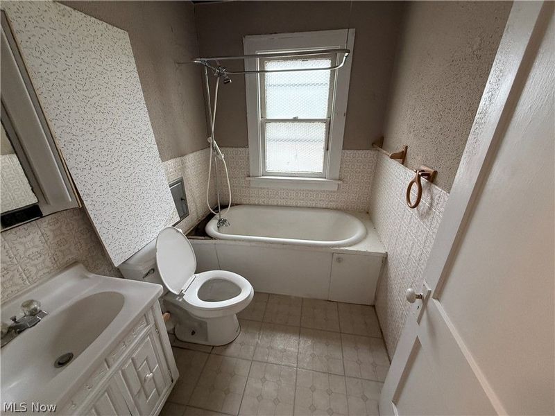 19316 Shawnee Avenue, Cleveland, OH 44119 Photo 13