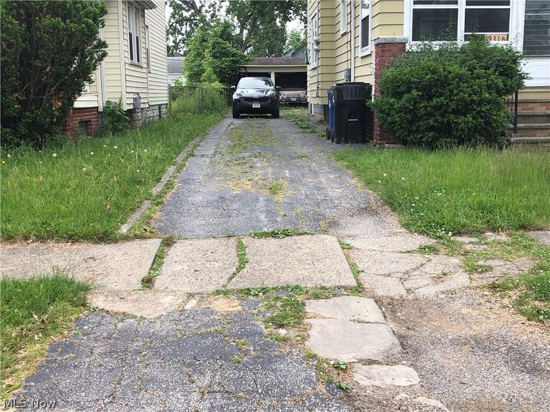 19316 Shawnee Avenue, Cleveland, OH 44119 Photo 2