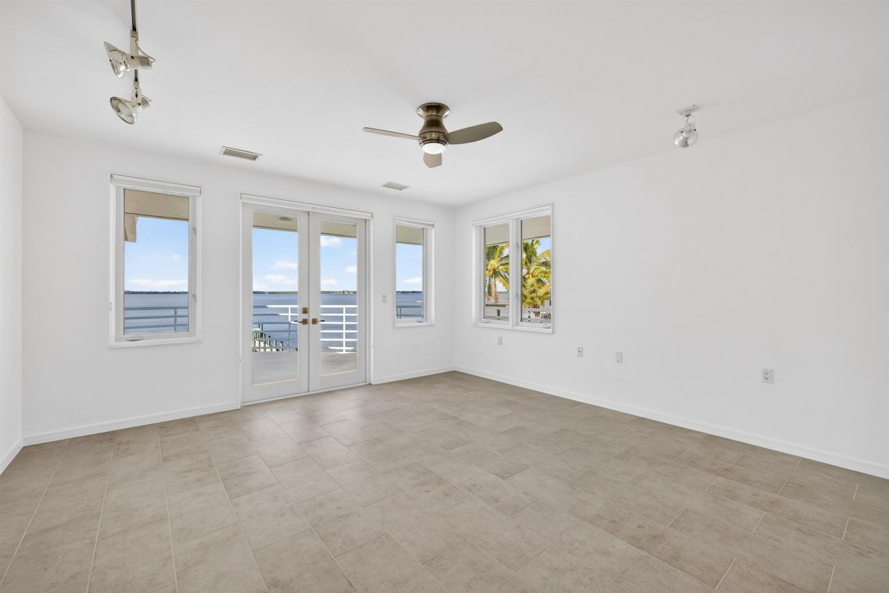 3402 W Riverside Dr, Fort Myers, FL 33901 Photo