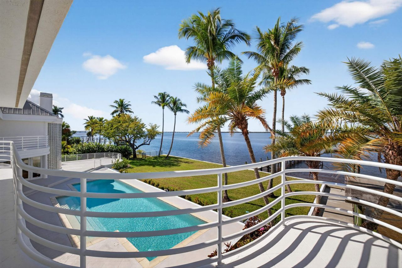 3402 W Riverside Dr, Fort Myers, FL 33901 Photo