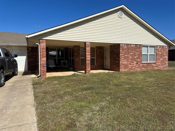 907 W Knisley , Checotah, OK 74426