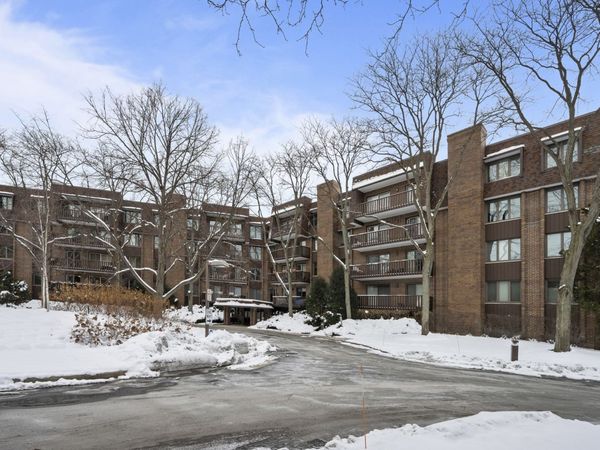 1125 Lake Cook Road, Unit 405, Northbrook, IL 60062