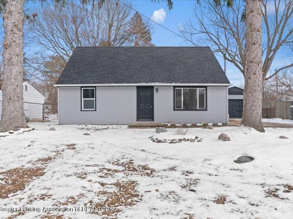 6935 Vernson Drive, Lansing, MI 48911