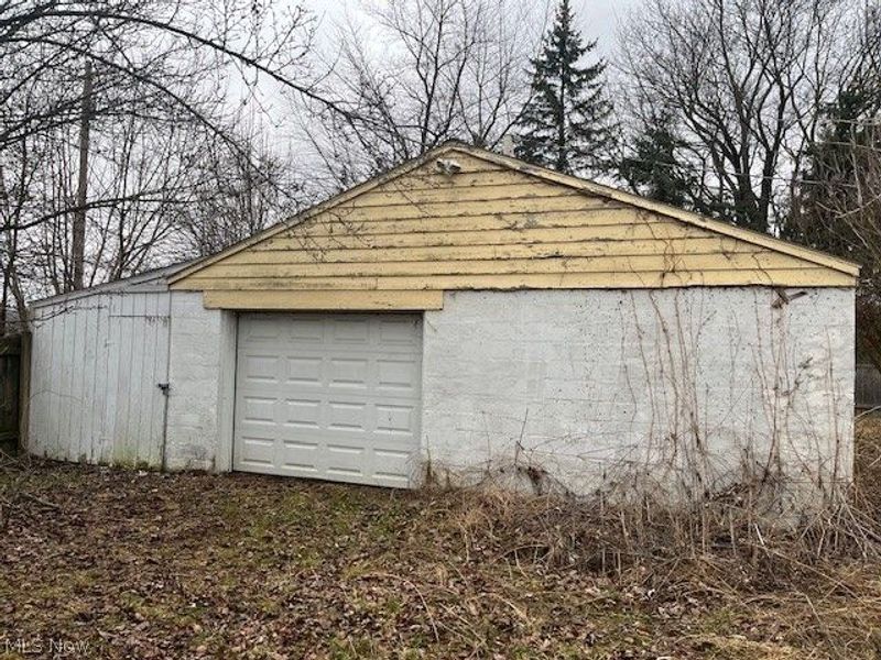 408 W 7th Street, Sycamore, OH 44882 Photo 3