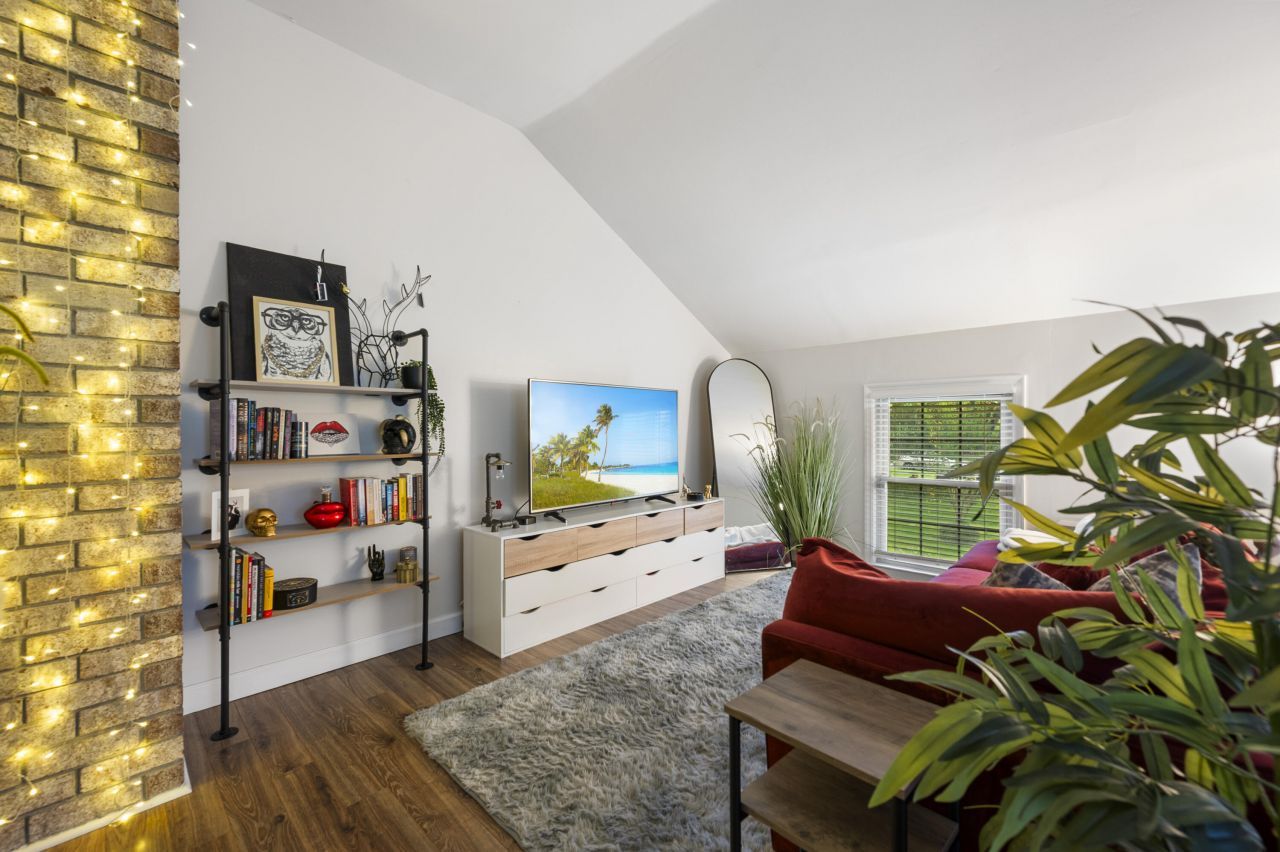 506 Fairington Drive Photo 15