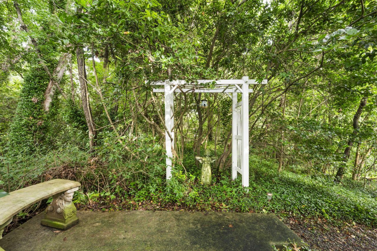 506 Fairington Drive Photo 35