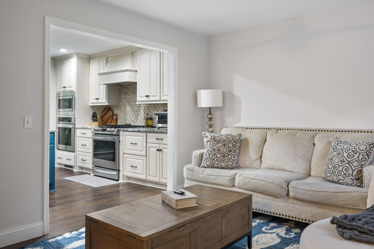 506 Fairington Drive Photo 8