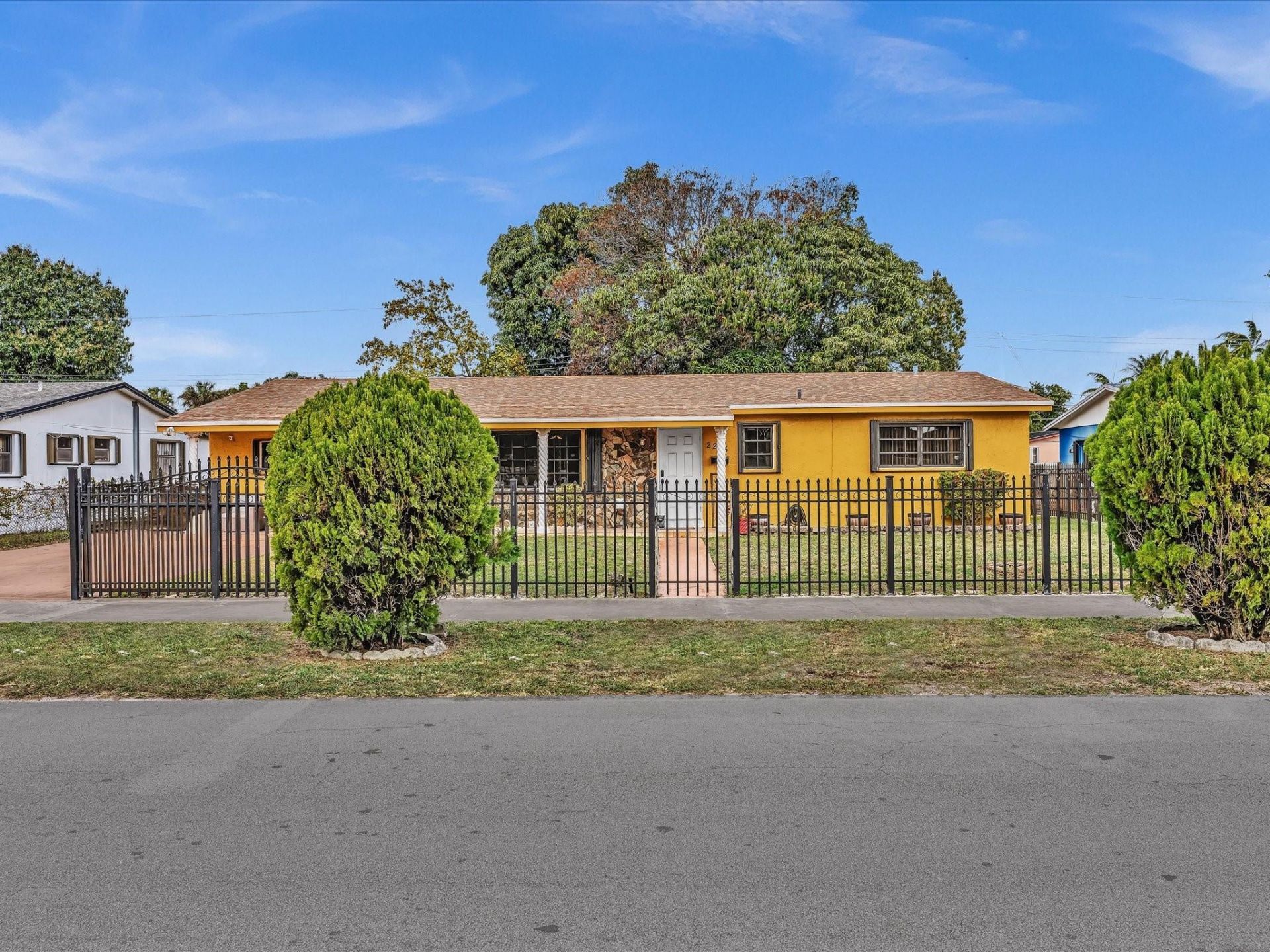 2285 NW 195th St, Miami Gardens, FL 33056 Photo