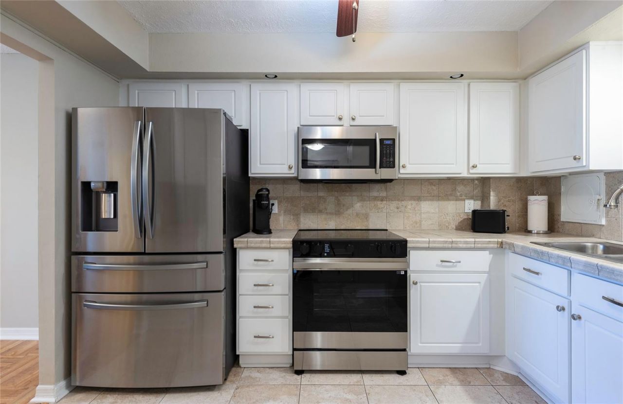 700 Beach Drive Ne, Unit 406, Saint Petersburg, FL 33701 Photo