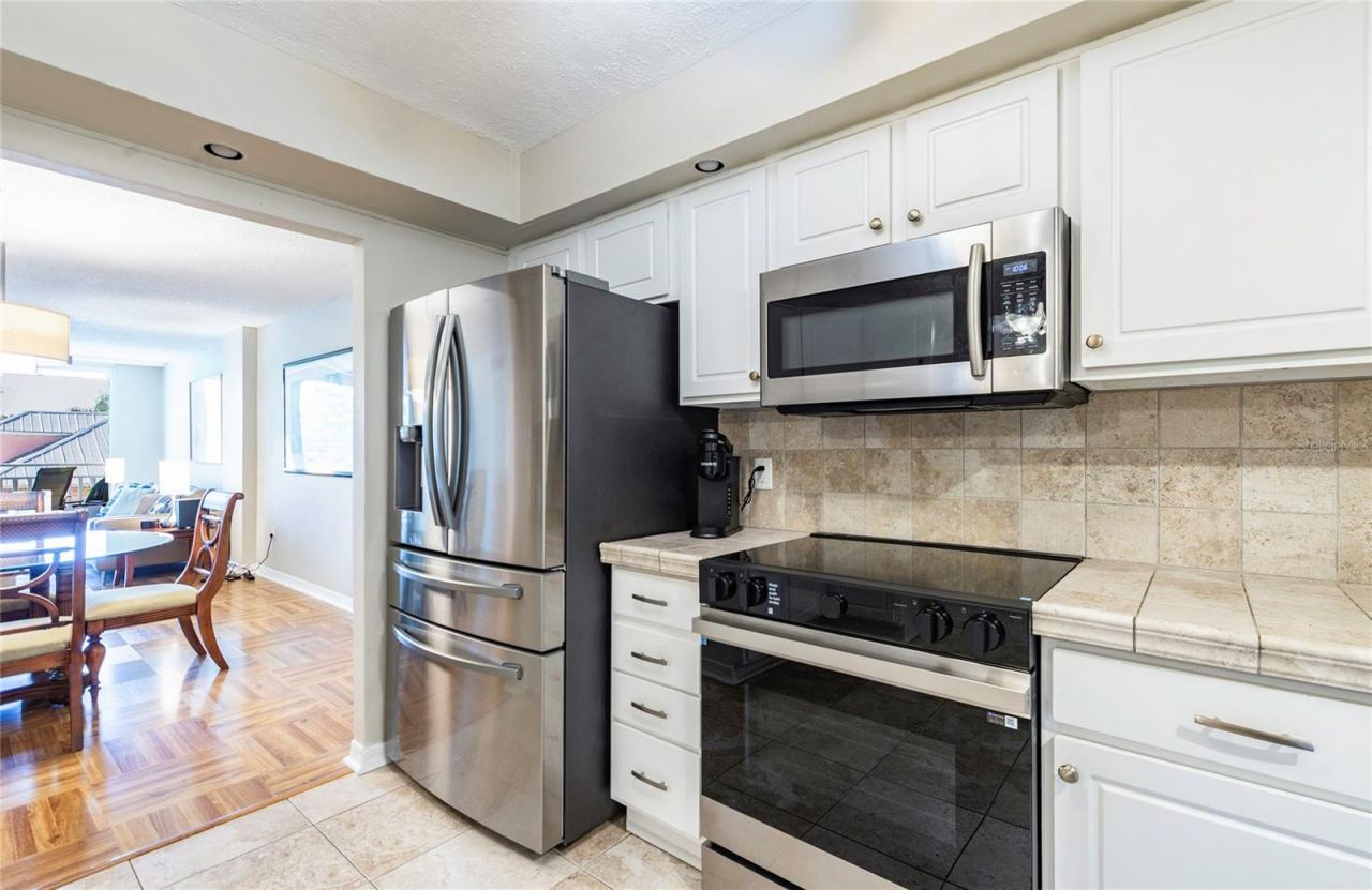 700 Beach Drive Ne, Unit 406, Saint Petersburg, FL 33701 Photo