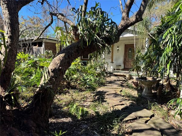 8716 N TEMPLE AVENUE, TAMPA, FL 33617