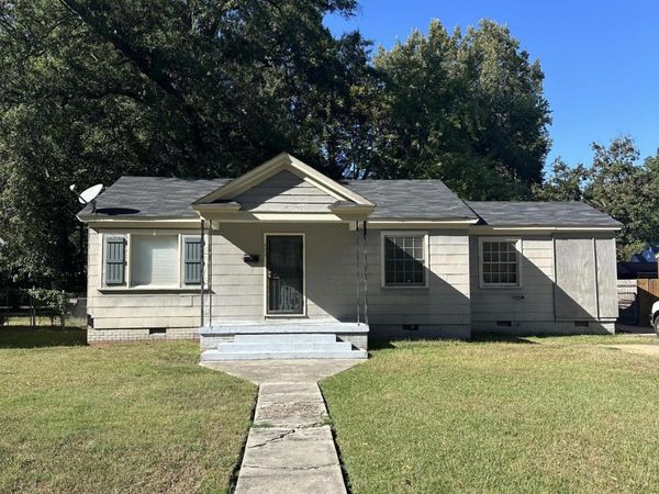 602 Cherokee Road, Greenwood, MS 38930