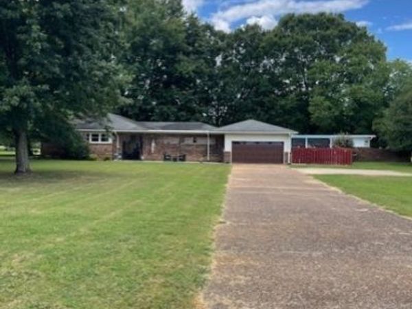 111 Grandview Dr , Lawrenceburg, TN 38464