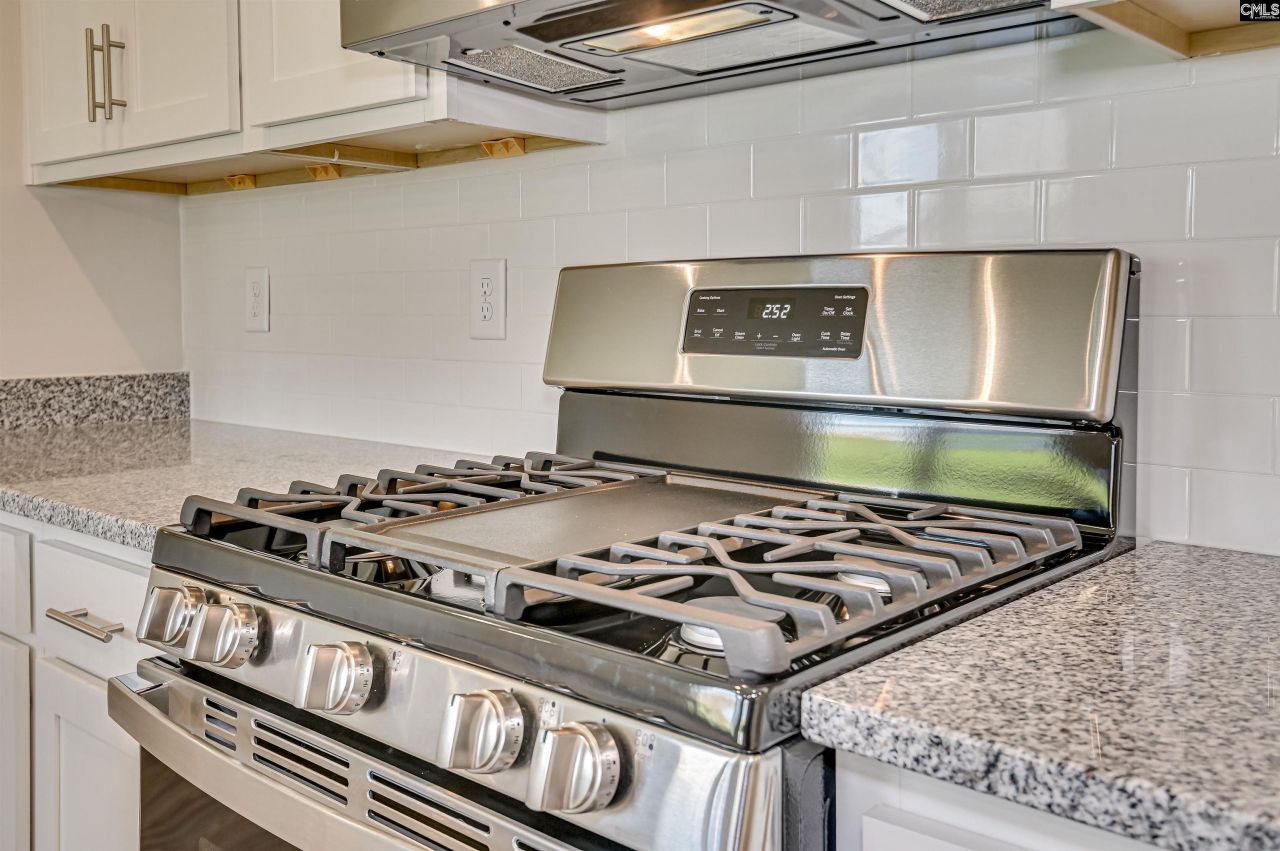 136 Bloomsbury Drive  Photo 11