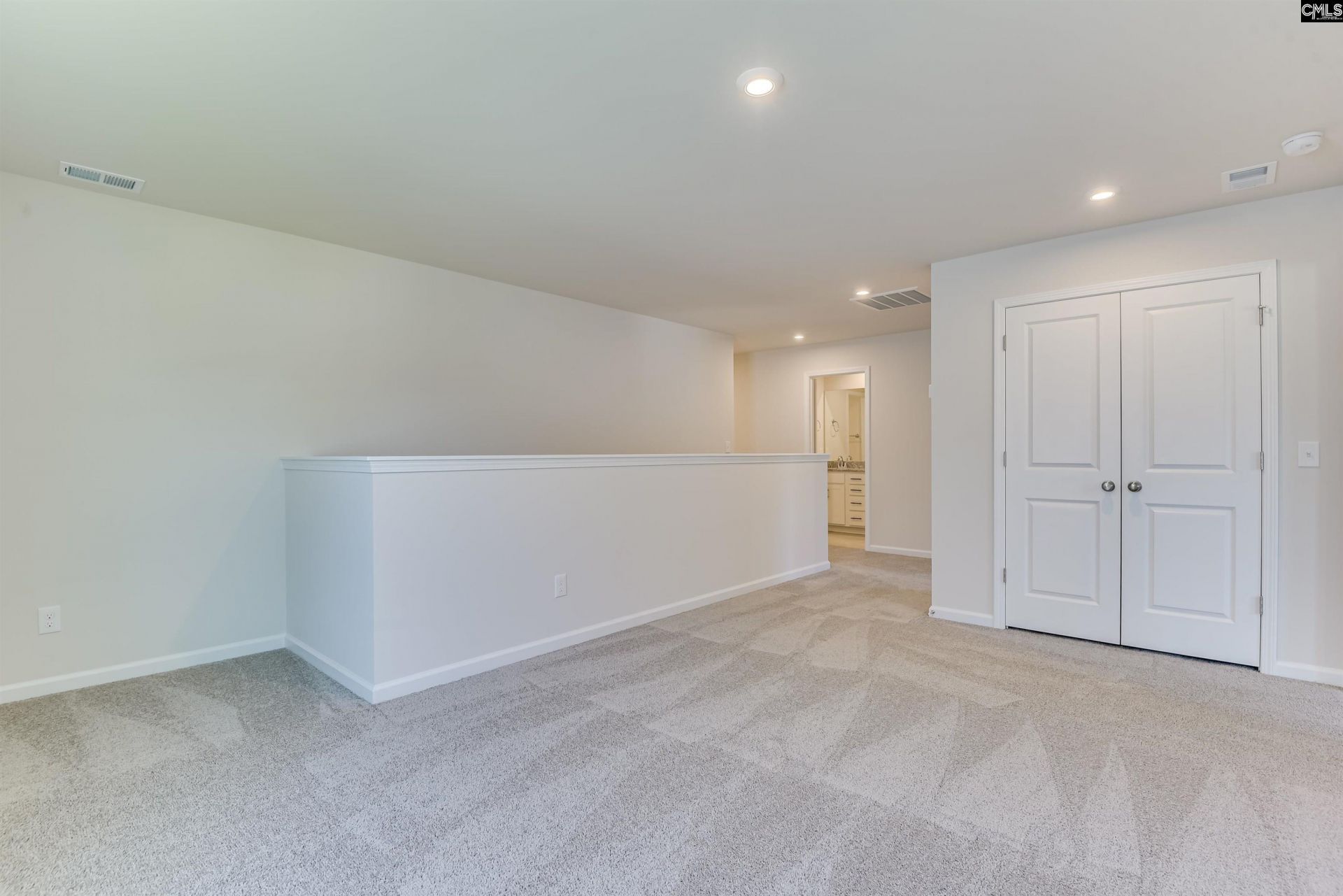 136 Bloomsbury Drive Photo 23