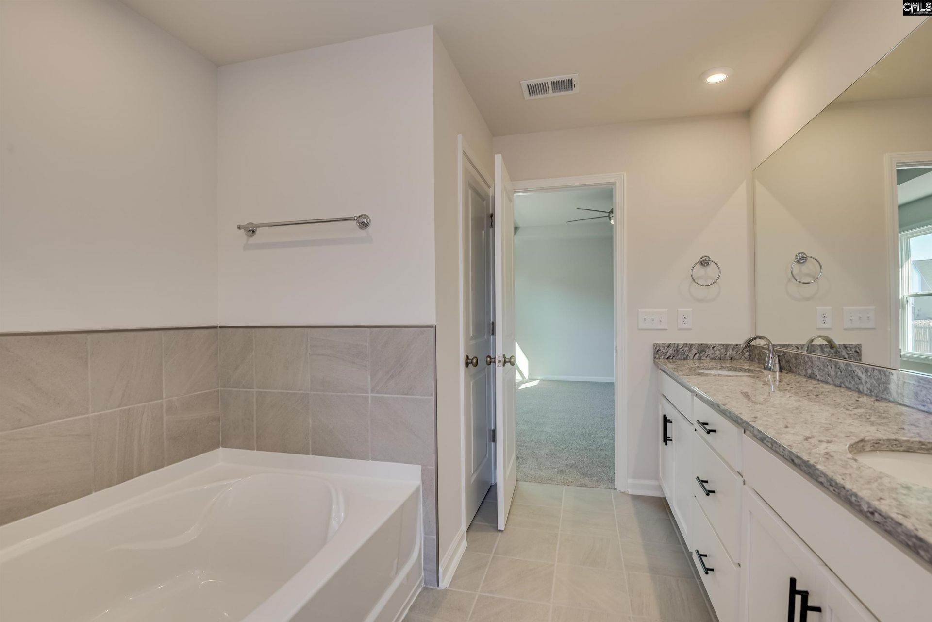 136 Bloomsbury Drive Photo 33