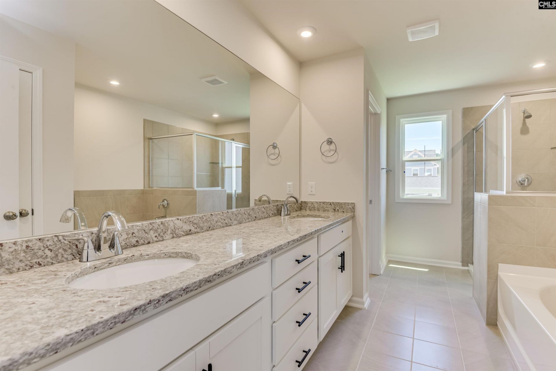 136 Bloomsbury Drive Photo 33