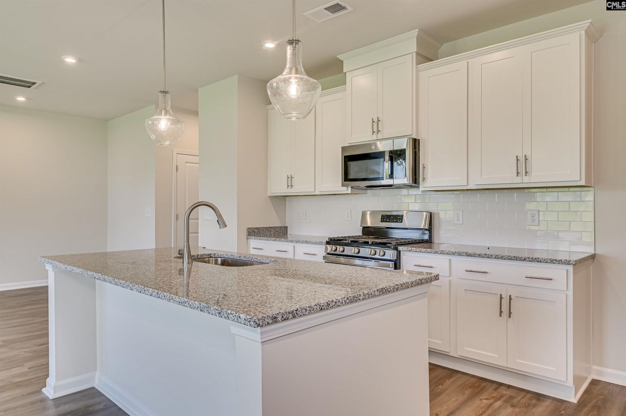 136 Bloomsbury Drive Photo 8