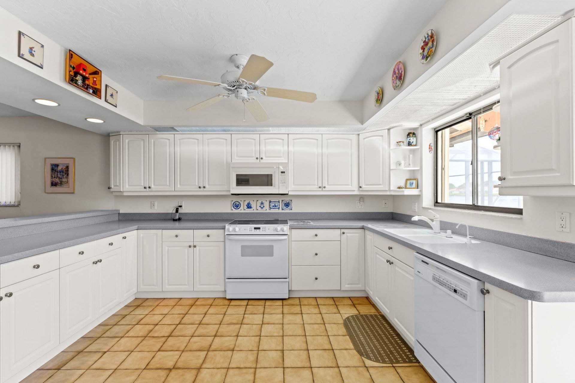 2330 SW 23rd Cranbrook Drive, Boynton Beach, FL 33436 Photo