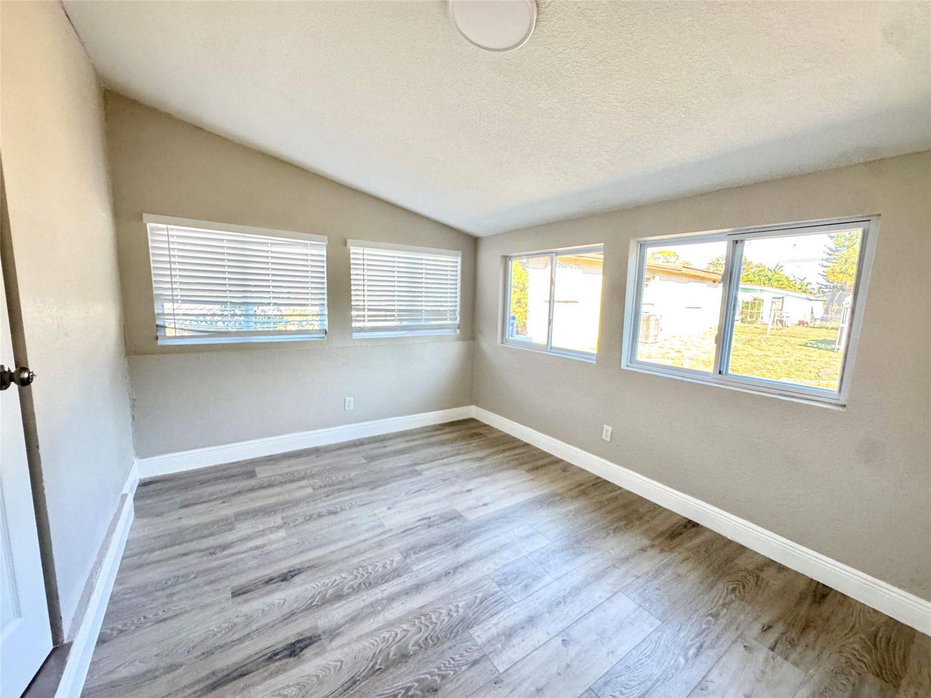 1020 NW 26th Avenue, Fort Lauderdale, FL 33311 Photo