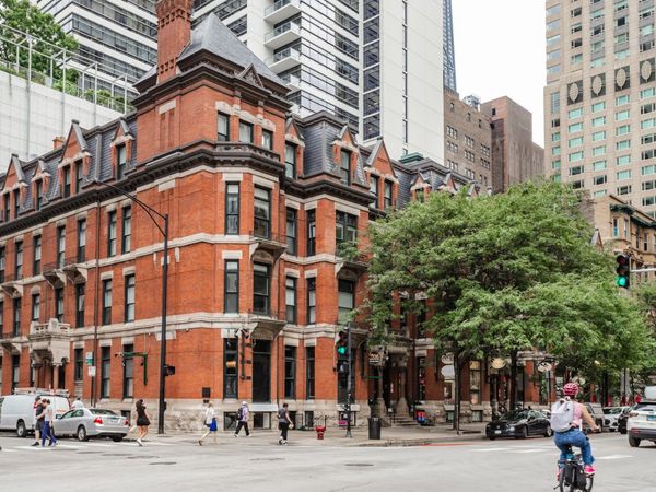 42 E Chicago Avenue, Unit 3W, Chicago, IL 60611