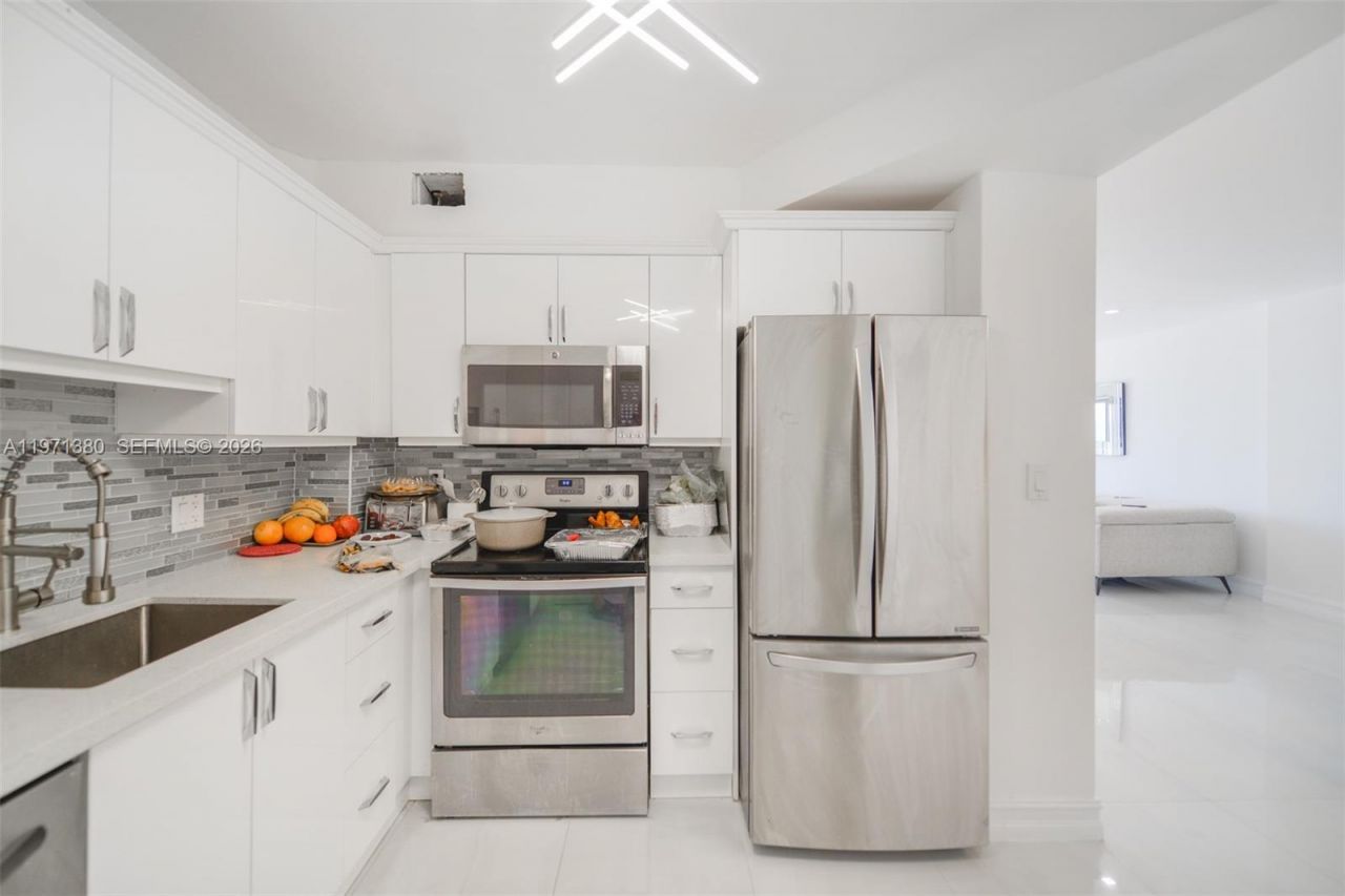 1950 S Ocean Dr , Unit 8J, Hallandale Beach, FL 33009 Photo