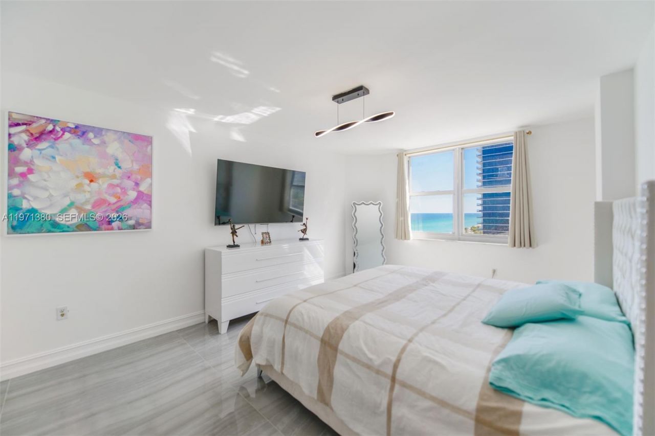 1950 S Ocean Dr , Unit 8J, Hallandale Beach, FL 33009 Photo