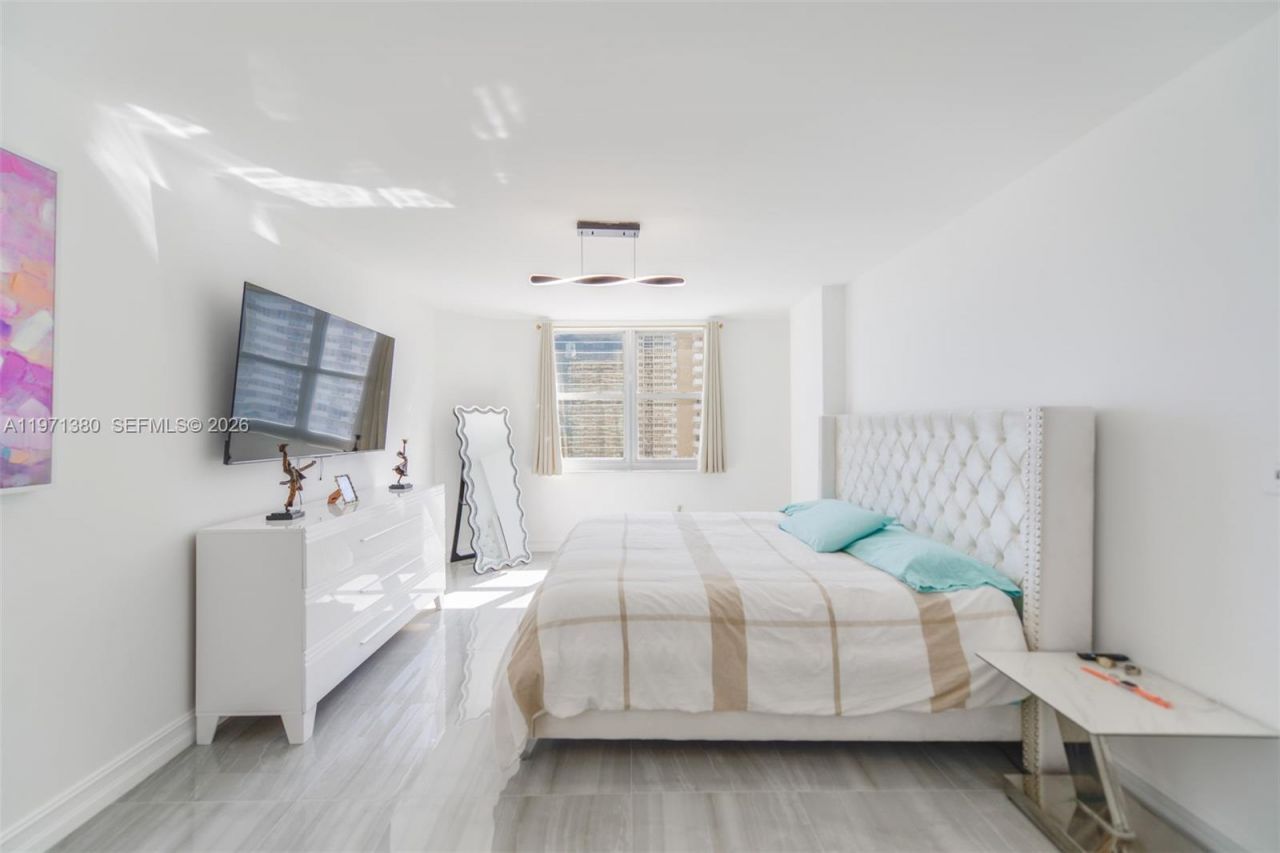 1950 S Ocean Dr , Unit 8J, Hallandale Beach, FL 33009 Photo