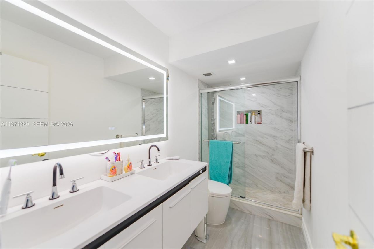 1950 S Ocean Dr , Unit 8J, Hallandale Beach, FL 33009 Photo