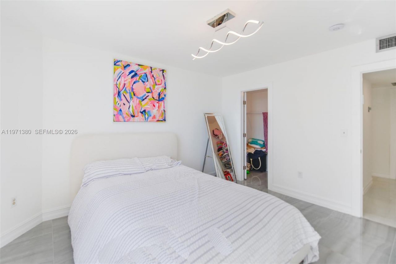 1950 S Ocean Dr , Unit 8J, Hallandale Beach, FL 33009 Photo