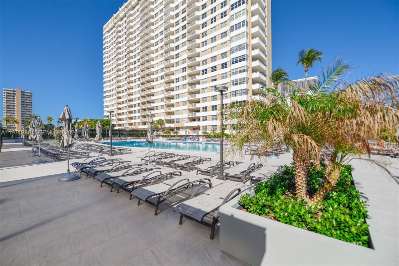 1950 S Ocean Dr , Unit 8J, Hallandale Beach, FL 33009 Photo