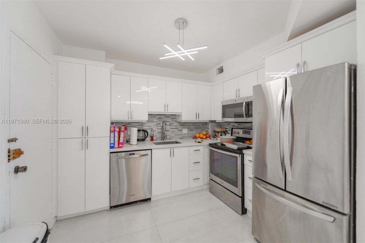 1950 S Ocean Dr , Unit 8J, Hallandale Beach, FL 33009 Photo