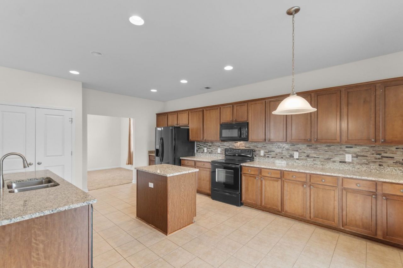 1049 Balmore Dr.  Photo 10