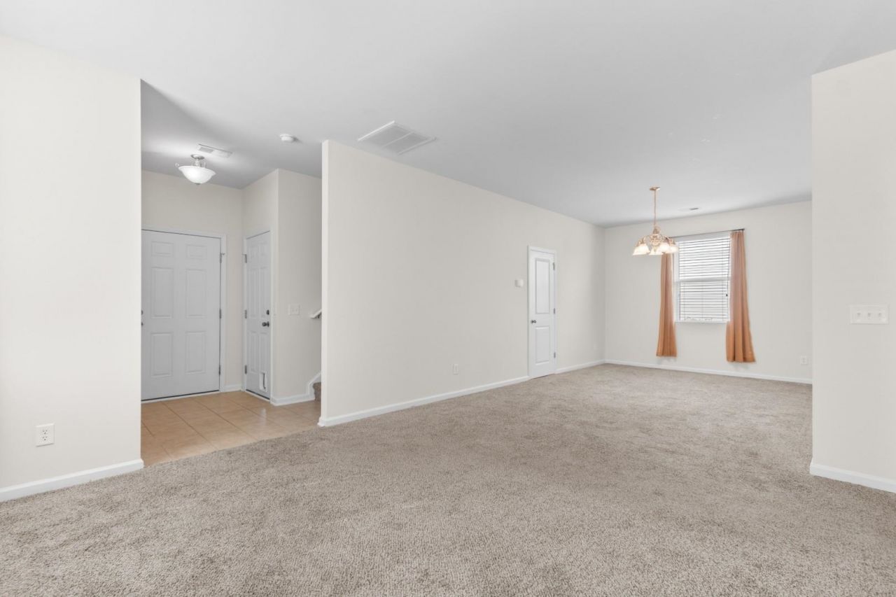 1049 Balmore Dr.  Photo 4