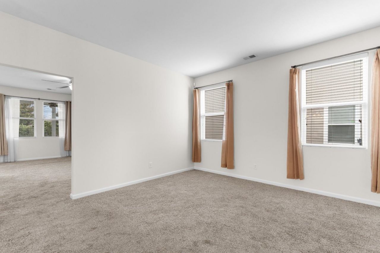 1049 Balmore Dr.  Photo 5