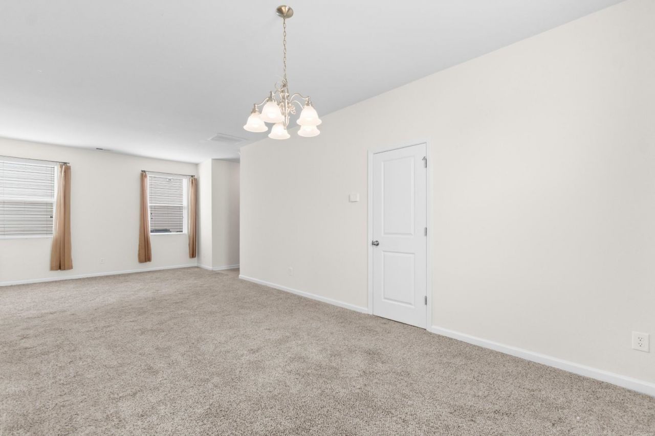 1049 Balmore Dr.  Photo 7