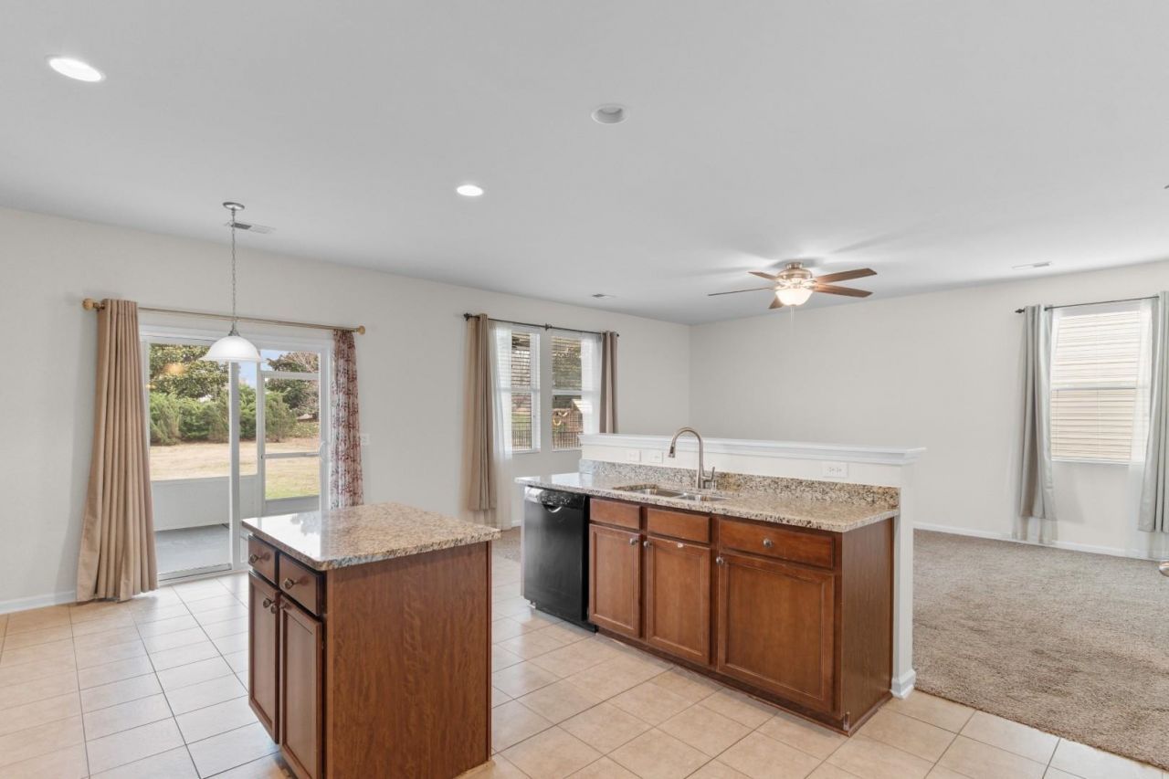 1049 Balmore Dr.  Photo 8